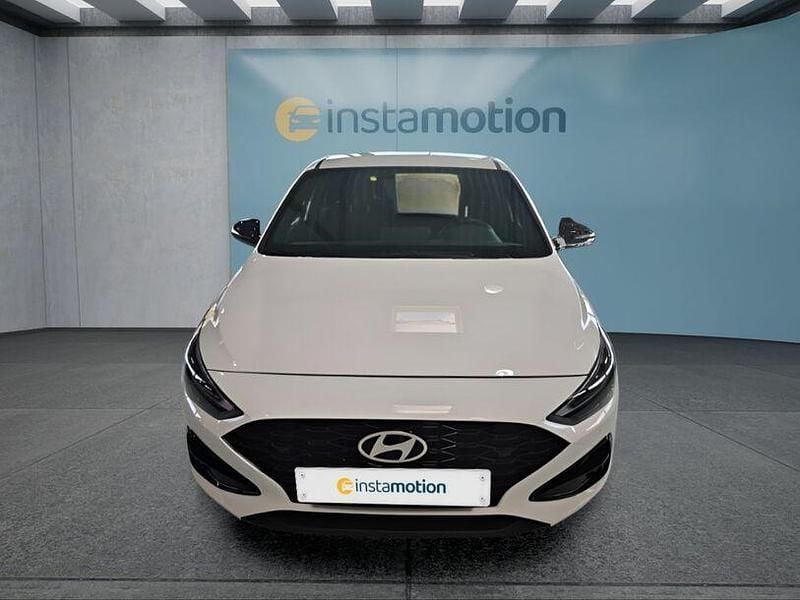 Gebraucht Hyundai i30 101 PS (74 kW) 2024 Weiß Kleinwagen