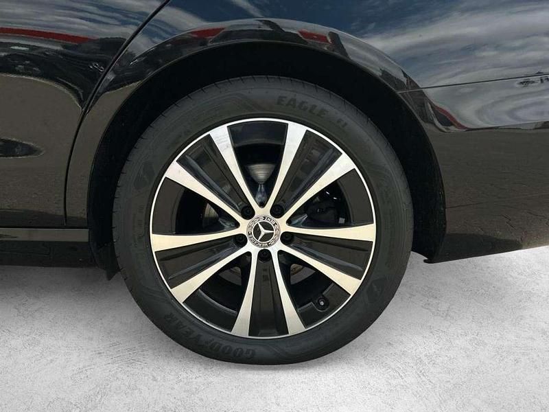 Gebraucht Mercedes E200 160 PS (117 kW) 2022 Metalliclack obsidianschwarz Kombi