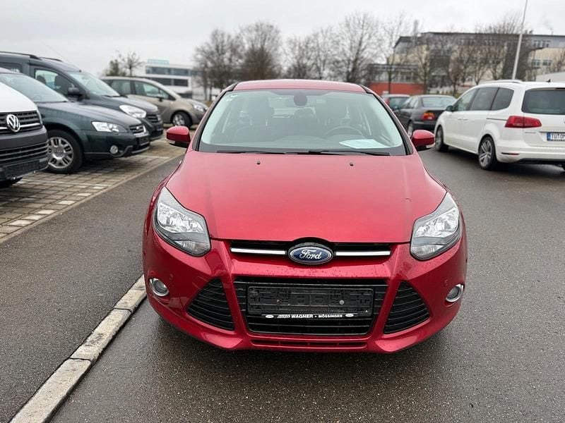Gebraucht Ford Focus Titanium 150 PS (110 kW) 2012 Rot Kombi