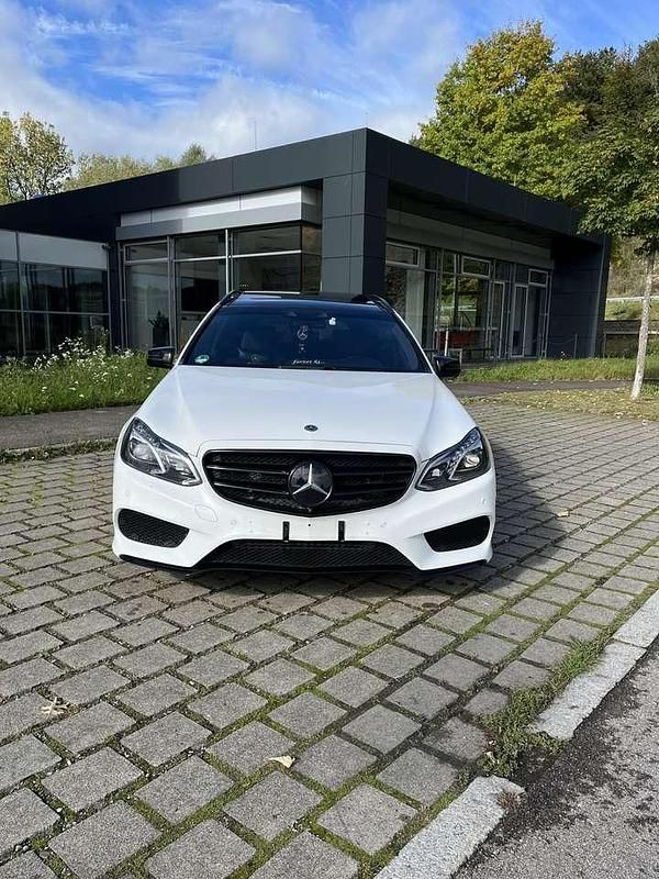 Gebraucht 2016 Mercedes E350 AMG Kombi | 24.900 € (Fairer Preis) - Bild 1/4