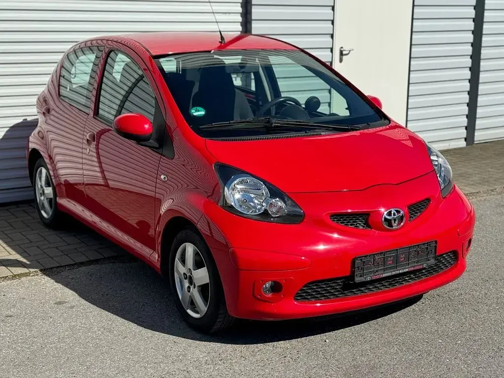 Gebraucht Toyota Aygo 68 PS (50 kW) 2007 Rot Kleinwagen