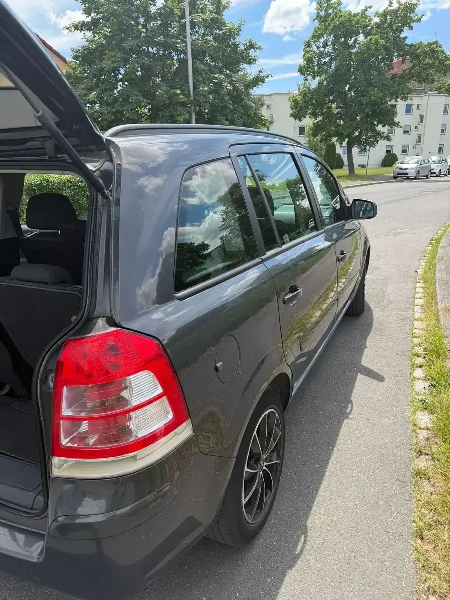 Gebraucht Opel Zafira 110 PS (80 kW) 2014 Grau Van / Kleinbus