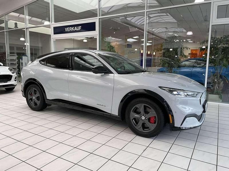 Gebraucht Ford Mustang Mach-E 197 kW (269 PS) 2022 Weiß mitperleffekt metallic SUV