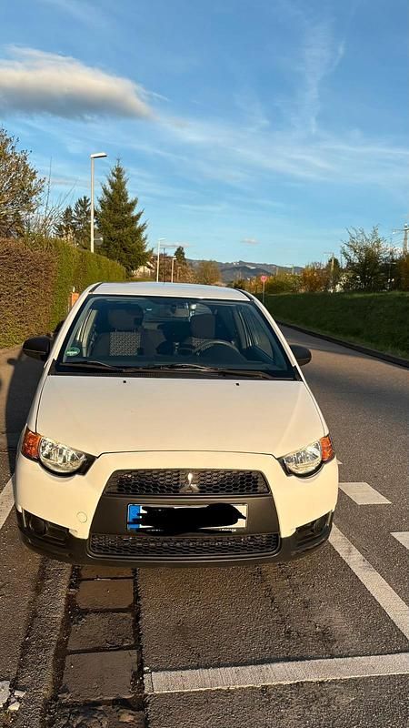 Gebraucht Mitsubishi Colt 75 PS (55 kW) 2010 Weiß Kleinwagen