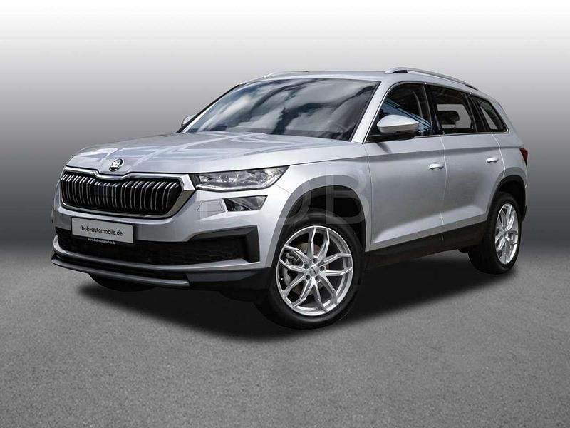 Silbermetallic (silber) (silber) Gebraucht 2022 Skoda Kodiaq Style SUV | 30.555 € (Guter Preis) - Bild 1/3