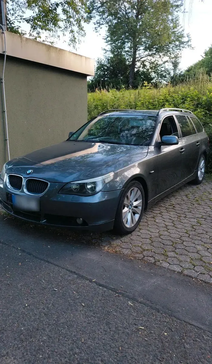 Gebraucht BMW 525 177 PS (130 kW) 2004 Grau Kombi