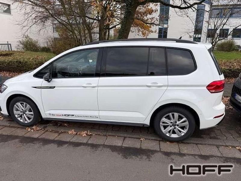 Gebraucht VW Touran Style 150 PS (110 kW) 2025 Pure white Van / Kleinbus