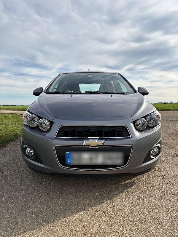 Grau Gebraucht 2012 Chevrolet Aveo Kleinwagen | 4.600 € (Fairer Preis) - Bild 1/4