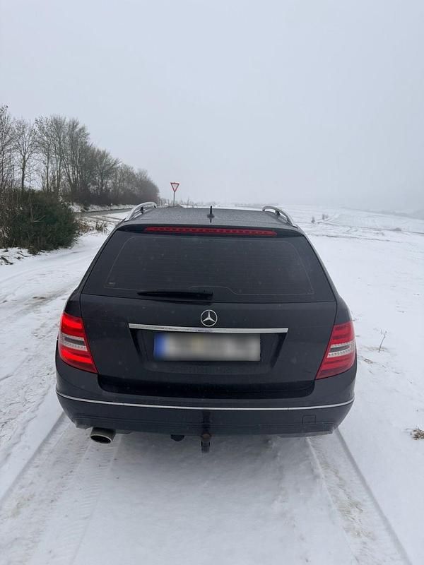 Gebraucht Mercedes 220 171 PS (125 kW) 2011 Schwarz Limousine