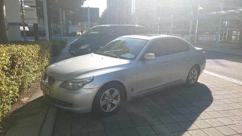 Gebraucht BMW 523 190 PS (139 kW) 2008 Silber Limousine