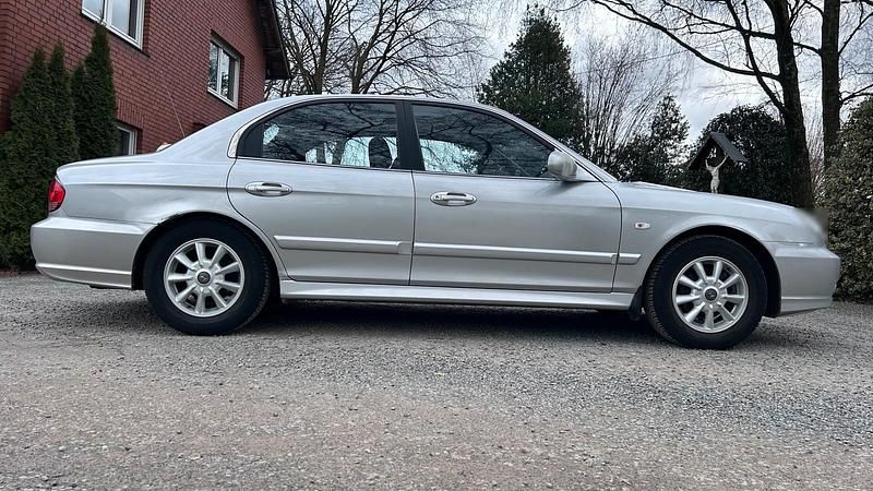 Gebraucht Hyundai Sonata GLS 131 PS (96 kW) 2003 Silber Limousine