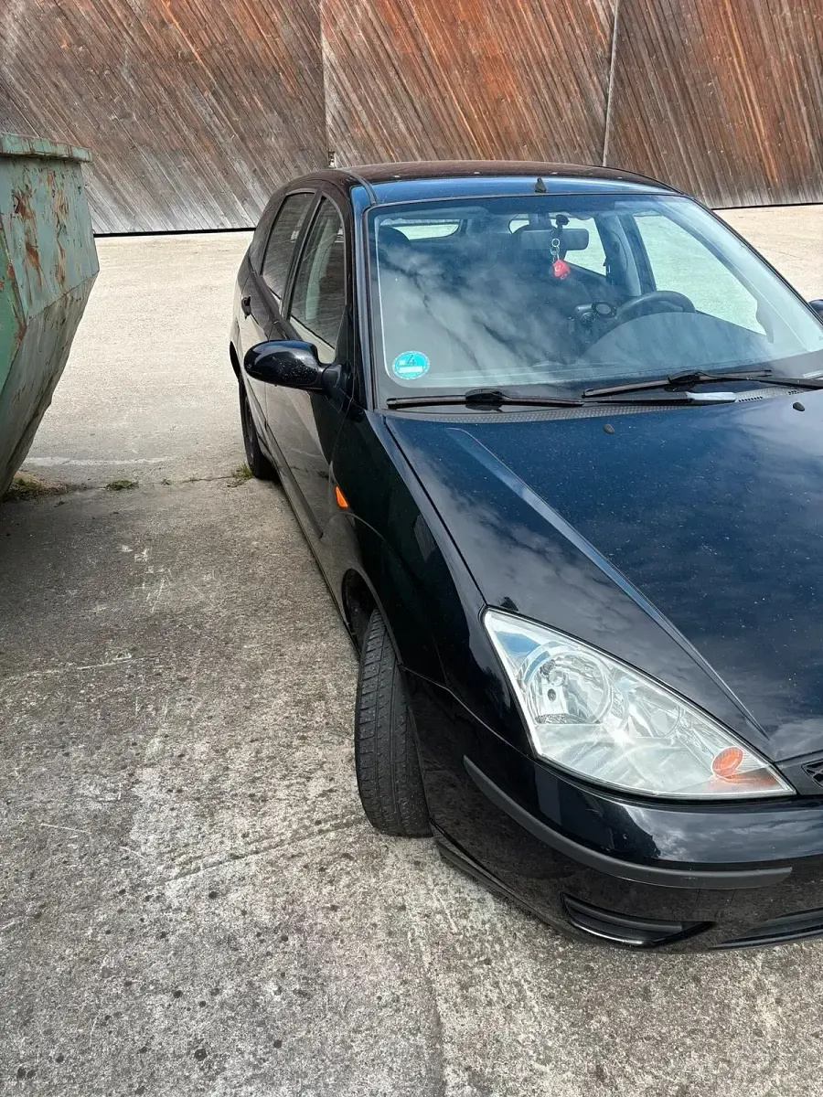 Gebraucht Ford Focus 75 PS (55 kW) 2003 Schwarz Kleinwagen