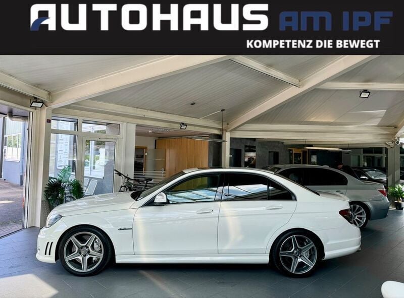 Weiß Gebraucht 2008 Mercedes C63 AMG AMG Limousine | 36.990 € (Fairer Preis) - Bild 1/4