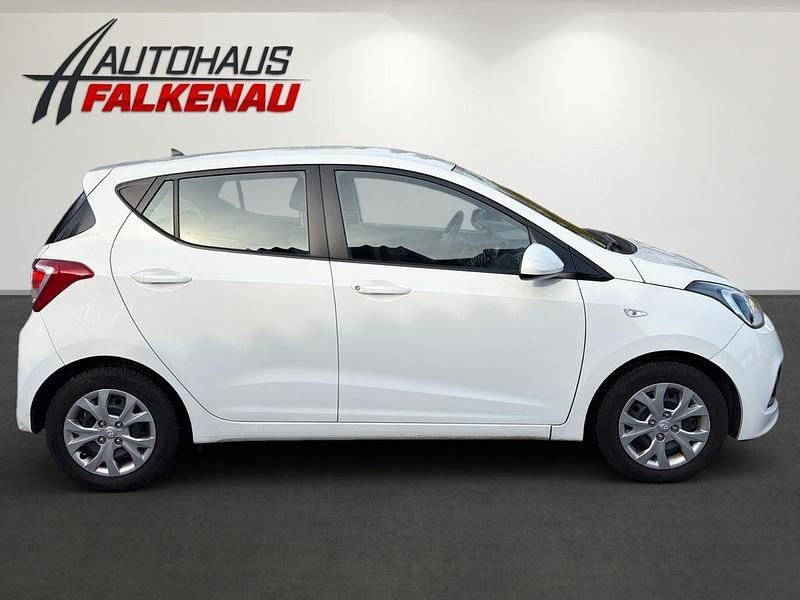 Gebraucht Hyundai i10 Style 87 PS (63 kW) 2016 Weiß Kleinwagen