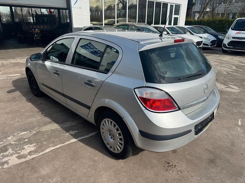 Gebraucht Opel Astra Basis 90 PS (66 kW) 2004 Silber Limousine