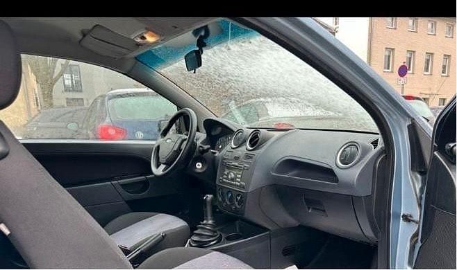 Gebraucht Ford Fiesta Ambiente 69 PS (50 kW) 2006 Blau Kleinwagen