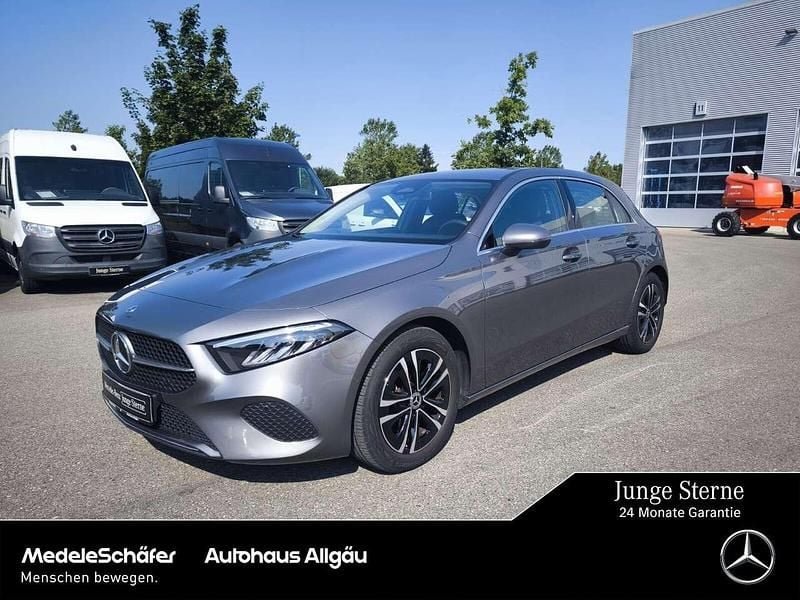 Lack mountaingrau Gebraucht 2024 Mercedes A180 Progressive Limousine | 29.840 € (Fairer Preis) - Bild 1/4