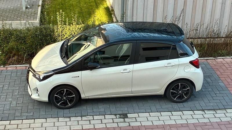 Weiß Gebraucht 2016 Toyota Yaris Hybrid Style Kleinwagen | 12.000 € (Guter Preis) - Bild 1/1
