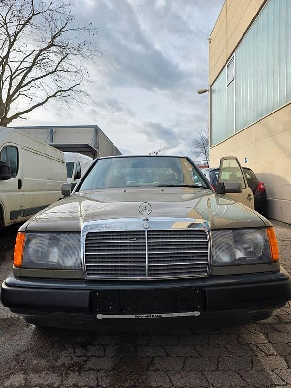 Gebraucht Mercedes 260 166 PS (122 kW) 1987 Limousine