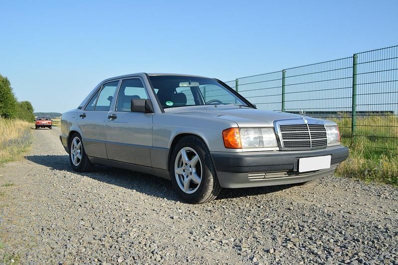 Silber Gebraucht 1990 Mercedes 190 Limousine | 4.600 € - Bild 1/4
