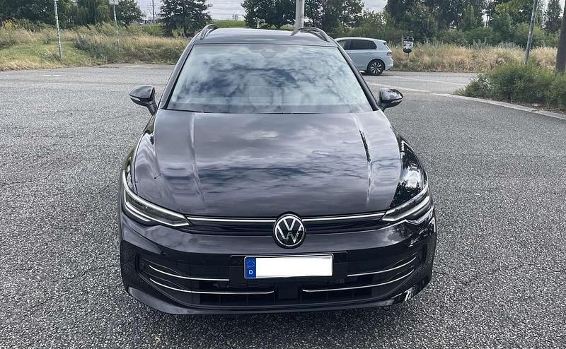 Gebraucht VW Golf VIII IQ Drive 150 PS (110 kW) 2025 Schwarz Kombi