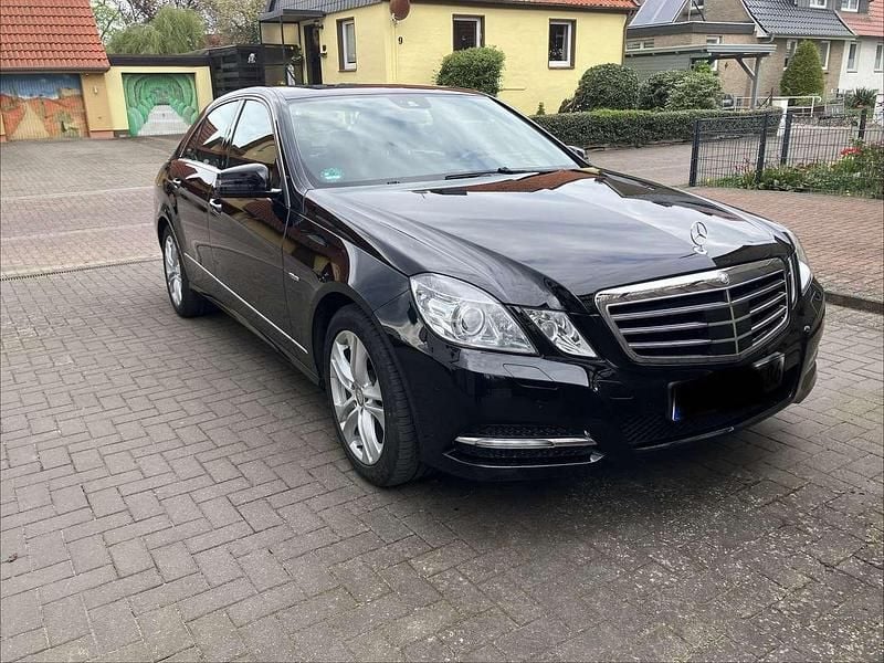 Second-hand Mercedes E250 204 CP (150 kW) 2011 Negru Berlinǎ