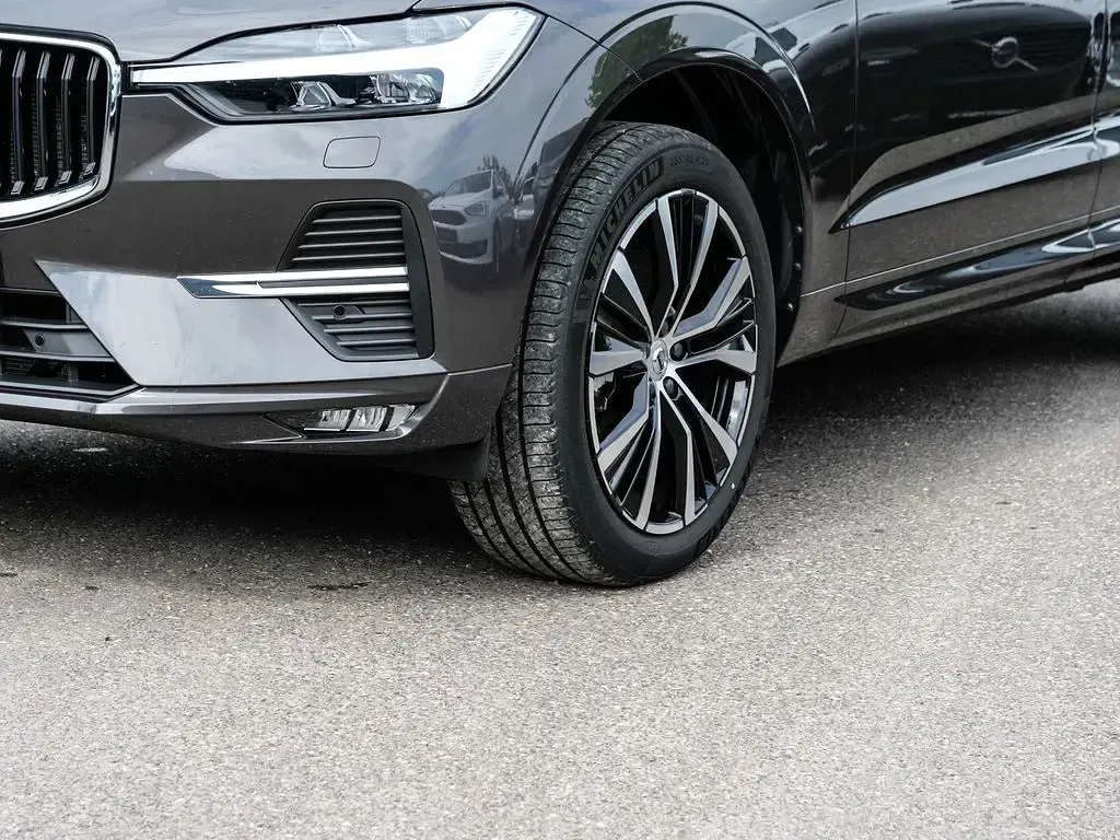 Gebraucht Volvo XC60 Core 197 PS (144 kW) 2023 Grau SUV