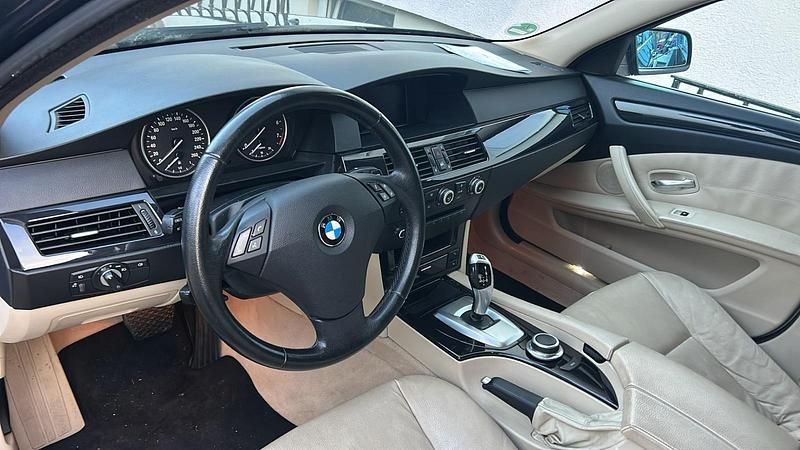 Gebraucht BMW 525 218 PS (160 kW) 2008 Blau Limousine