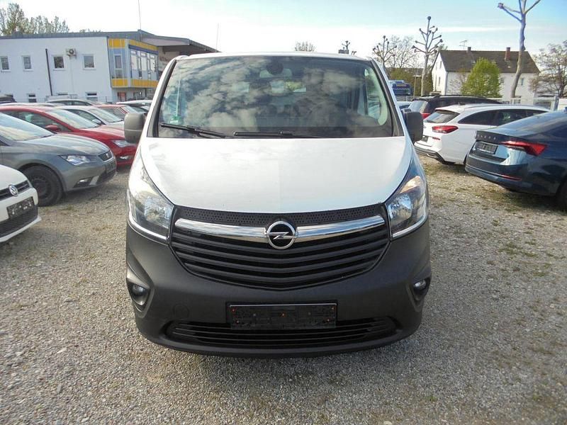 Używany Opel Vivaro 125 KM (91 kW) 2016 Biały Minivan