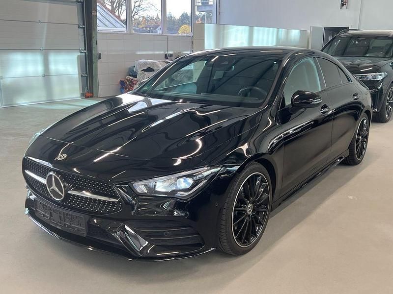 Schwarz Gebraucht 2022 Mercedes CLA200 AMG Limousine | 31.900 € (Fairer Preis) - Bild 1/4
