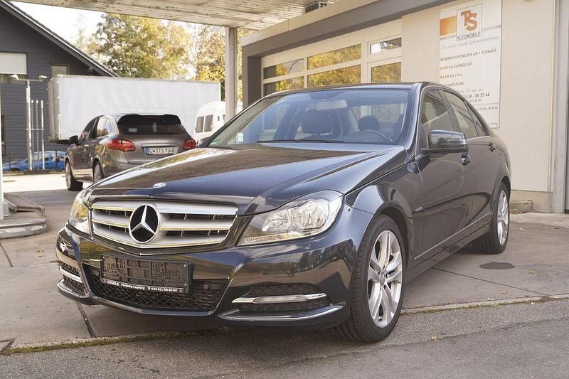 Schwarz Gebraucht 2011 Mercedes C180 Avantgarde Limousine | 8.490 € (Fairer Preis) - Bild 1/4
