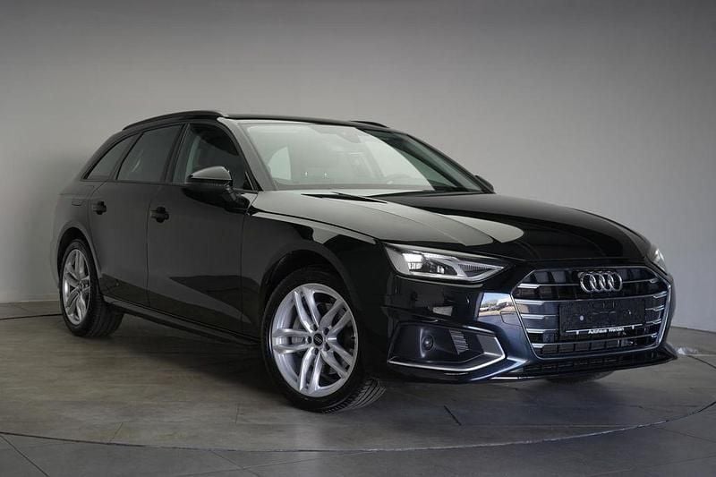 Second-hand Audi A4 Advanced 204 CP (150 kW) 2022 Negru Berlinǎ