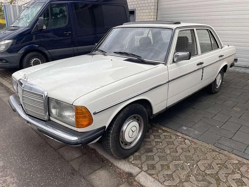 Weiß Gebraucht 1984 Mercedes 200 Limousine | 3.500 € - Bild 1/4