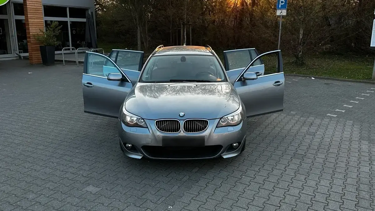 Gebraucht BMW 525 170 PS (125 kW) 2005 Grau Kombi