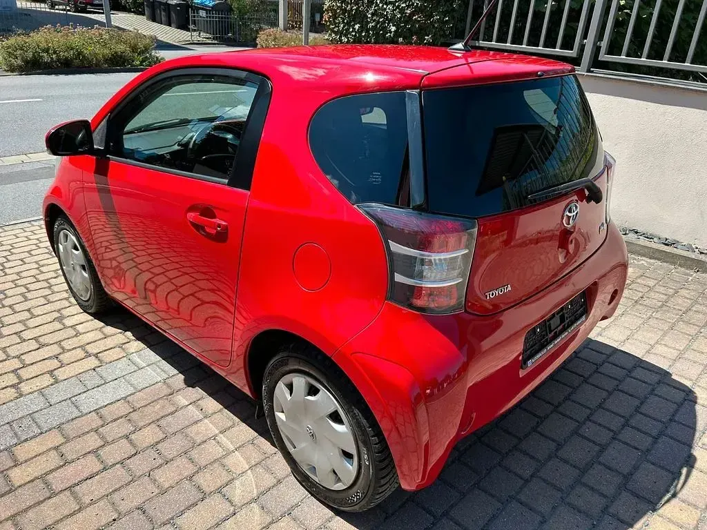 Gebraucht Toyota iQ 68 PS (50 kW) 2010 Rot Kleinwagen