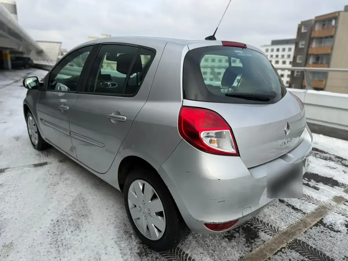 Second-hand Renault Clio II 75 CP (55 kW) 2010 Argintiu Hatchback