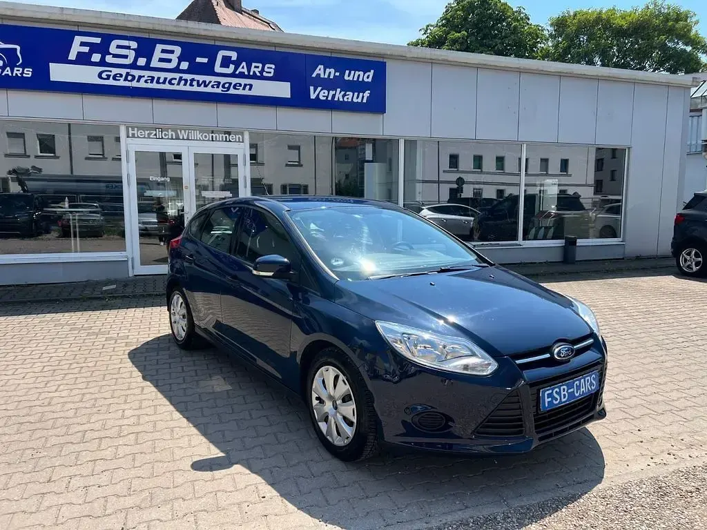 Gebraucht Ford Focus Ambiente 101 PS (74 kW) 2014 Blau Limousine