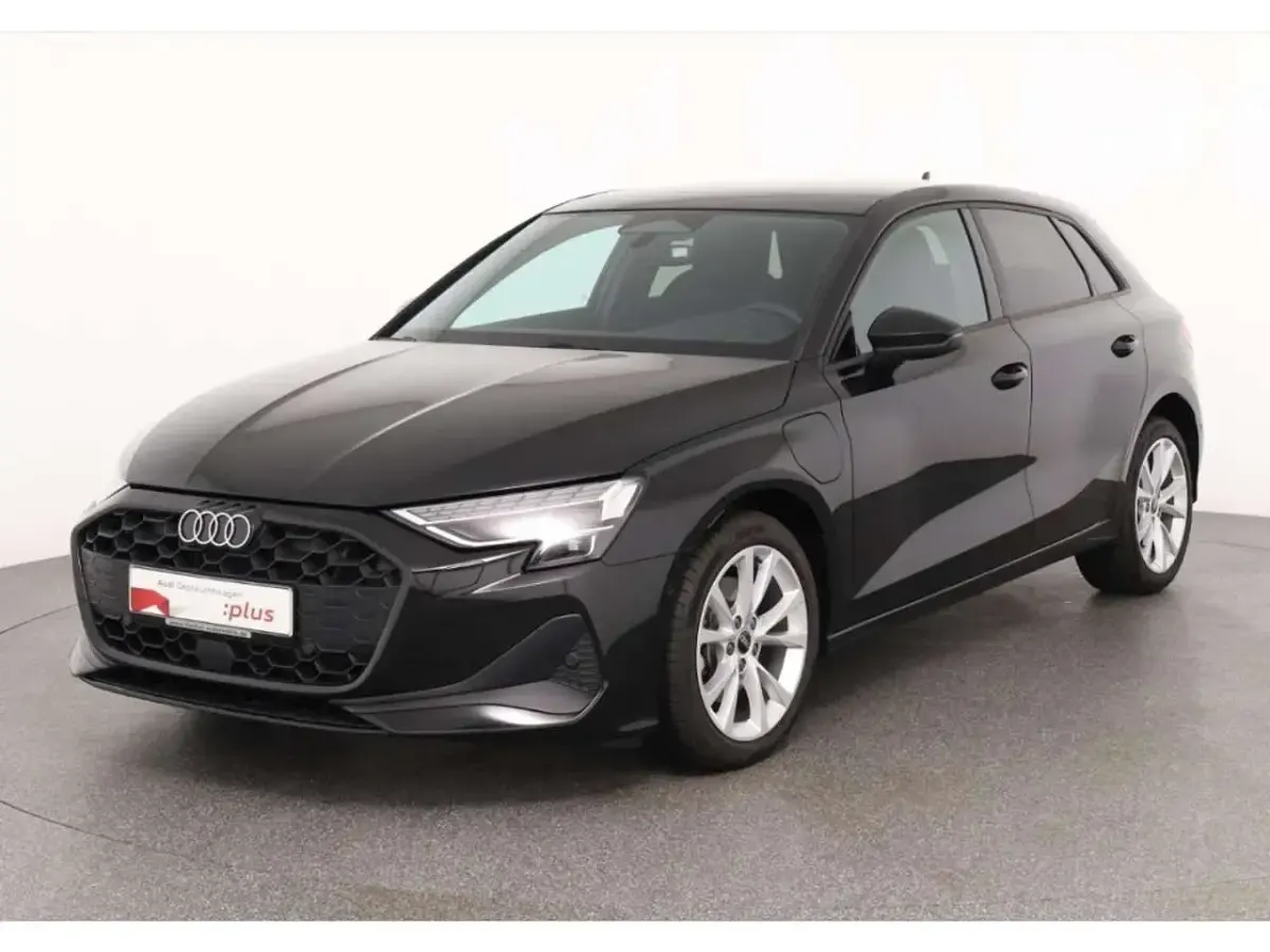 Gebraucht Audi A3 Sport 204 PS (150 kW) 2025 Mythosschwarz metallic Limousine