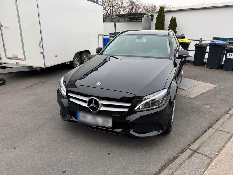 Schwarz Gebraucht 2018 Mercedes 220 Kombi | 21.500 € - Bild 1/4