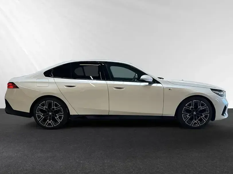Gebraucht BMW 520 Comfort Edition 197 PS (144 kW) 2025 Weiss Limousine