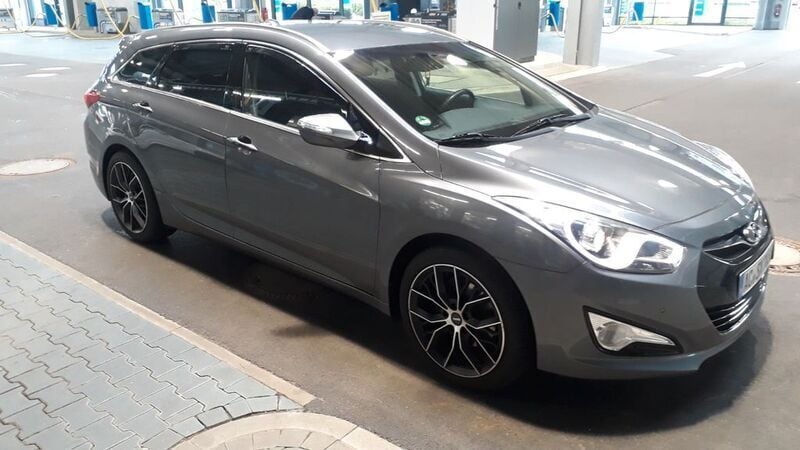 Grau Gebraucht 2012 Hyundai i40 Style Kombi | 7.250 € (Fairer Preis) - Bild 1/4