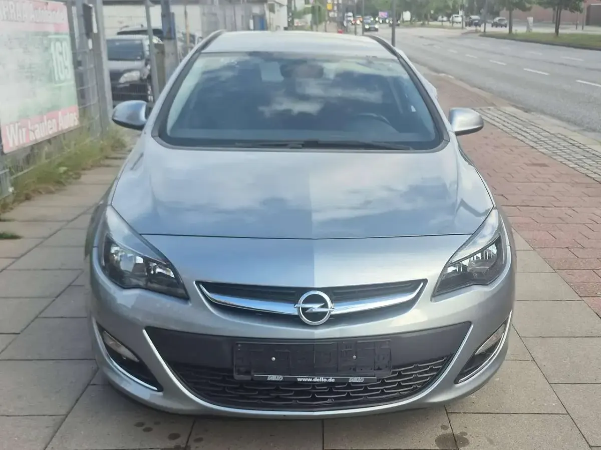 Gebraucht Opel Astra Active 110 PS (80 kW) 2013 Silbersee/perl silber (m2) Kombi