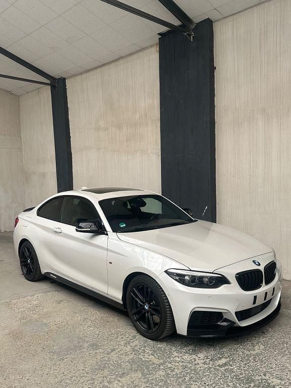 Weiß Gebraucht 2017 BMW M240 M Sport Coupé | 31.100 € (Fairer Preis) - Bild 1/4