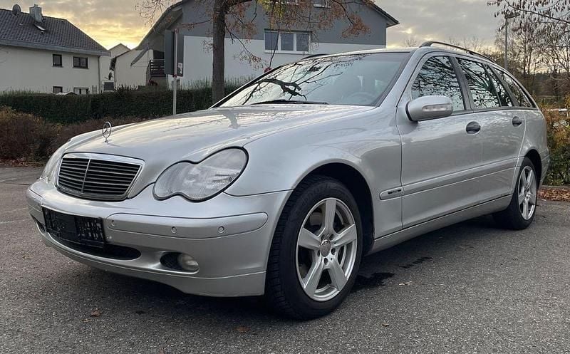 Grau Gebraucht 2002 Mercedes C270 Limousine | 5.900 € (Etwas zu teuer) - Bild 1/4