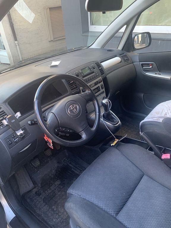 Gebraucht Toyota Corolla Verso 110 PS (80 kW) 2004 Grau Van / Kleinbus