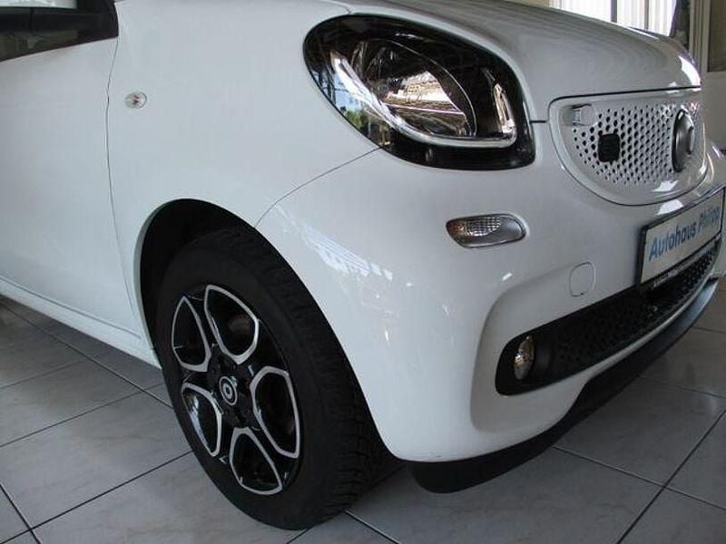 Gebraucht Smart ForFour Electric Drive 60 kW (82 PS) 2019 Weiß Limousine