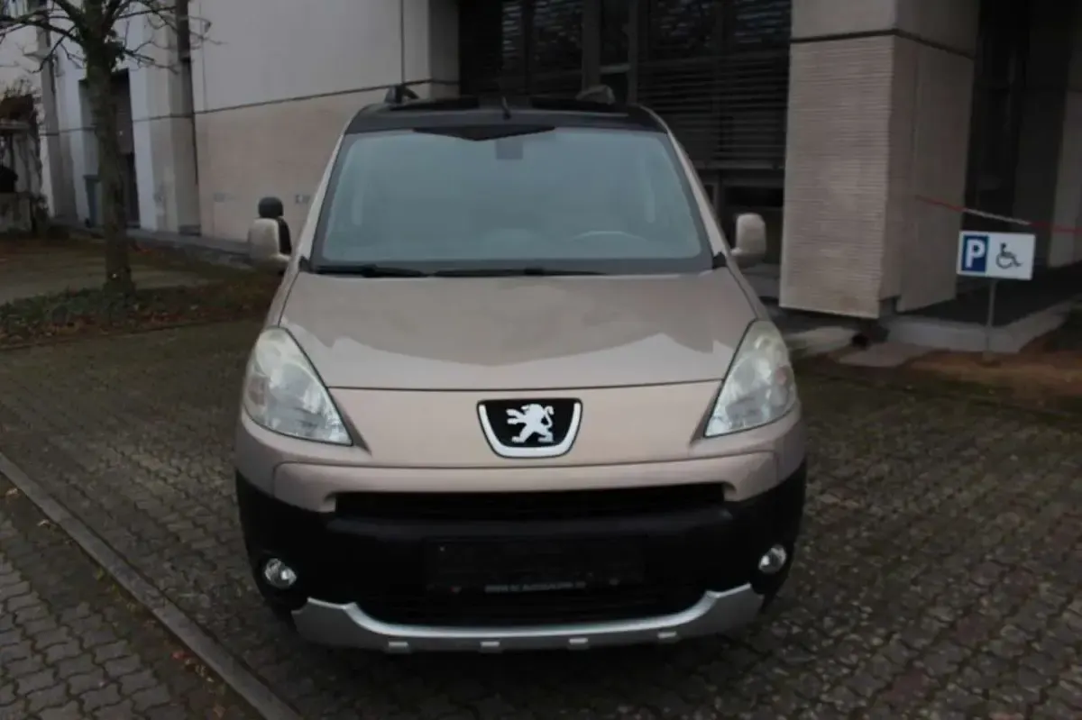 Gebraucht Peugeot Partner Tepee Family 109 PS (80 kW) 2010 Farbe sandbeige/metalliclack Van / Kleinbus