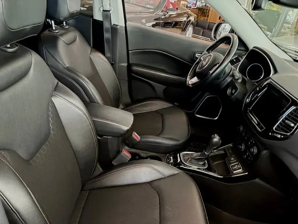 Usado Jeep Compass Limited 150 HP (110 kW) 2021 Granite crystal SUV