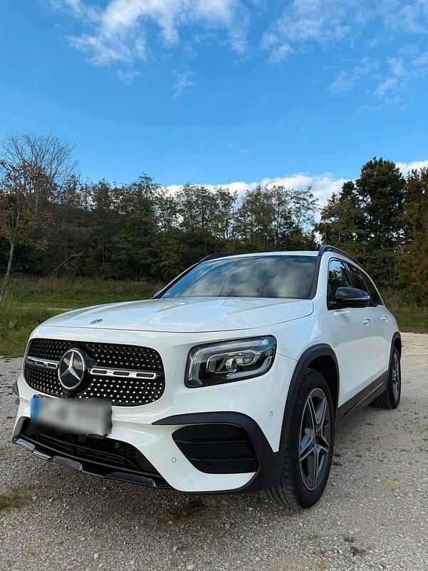 Weiß Gebraucht 2020 Mercedes GLB250 AMG line SUV | 32.800 € (Fairer Preis) - Bild 1/4