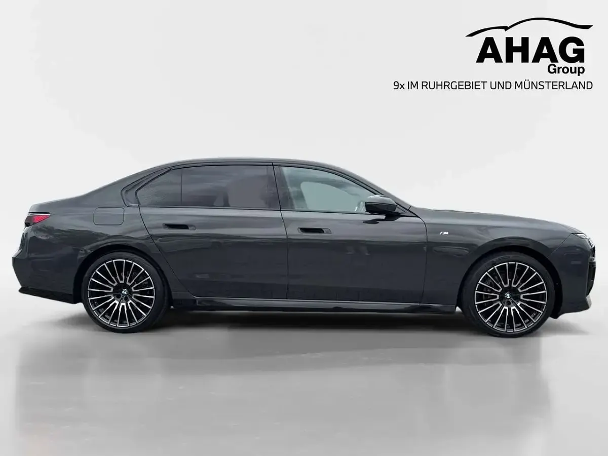 Gebraucht BMW 740 M Sport 299 PS (219 kW) 2025 Bmw individual dravitgrau Limousine